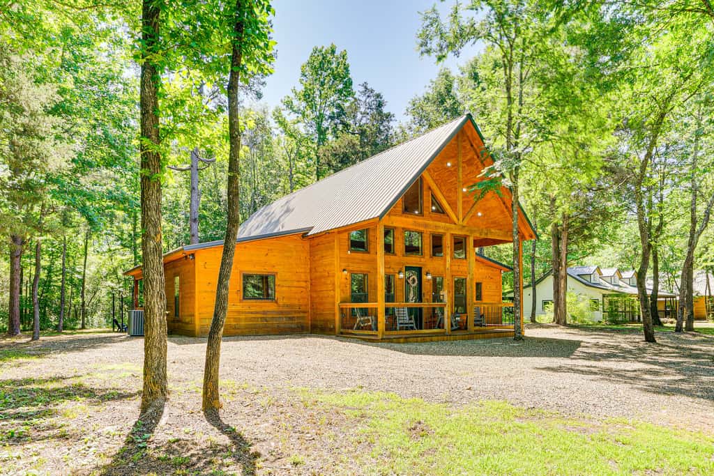 Private Hot Tub: Luxe Cabin in Broken Bow!