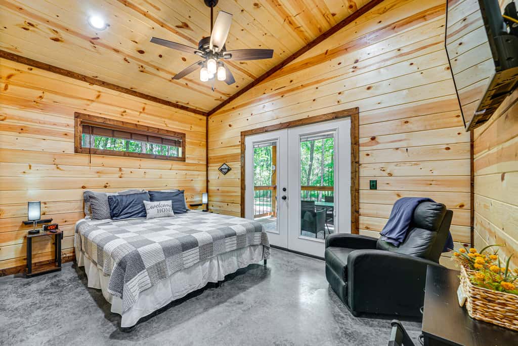 Private Hot Tub: Luxe Cabin in Broken Bow!