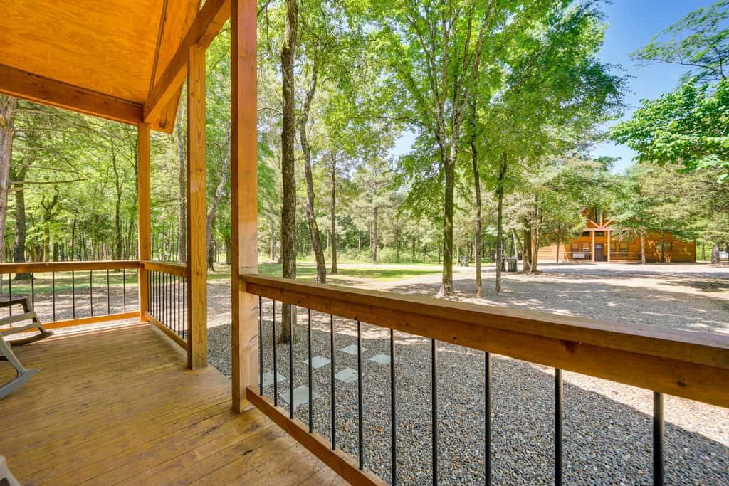 Private Hot Tub: Luxe Cabin in Broken Bow!