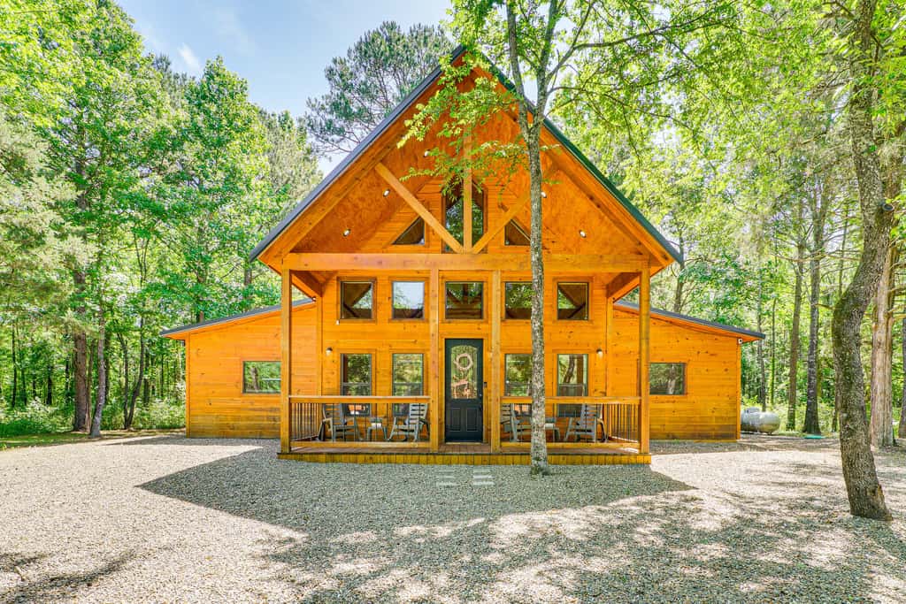 Private Hot Tub: Luxe Cabin in Broken Bow!