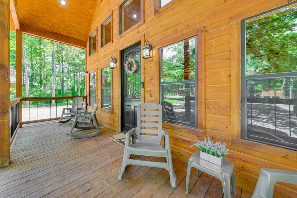 Private Hot Tub: Luxe Cabin in Broken Bow!
