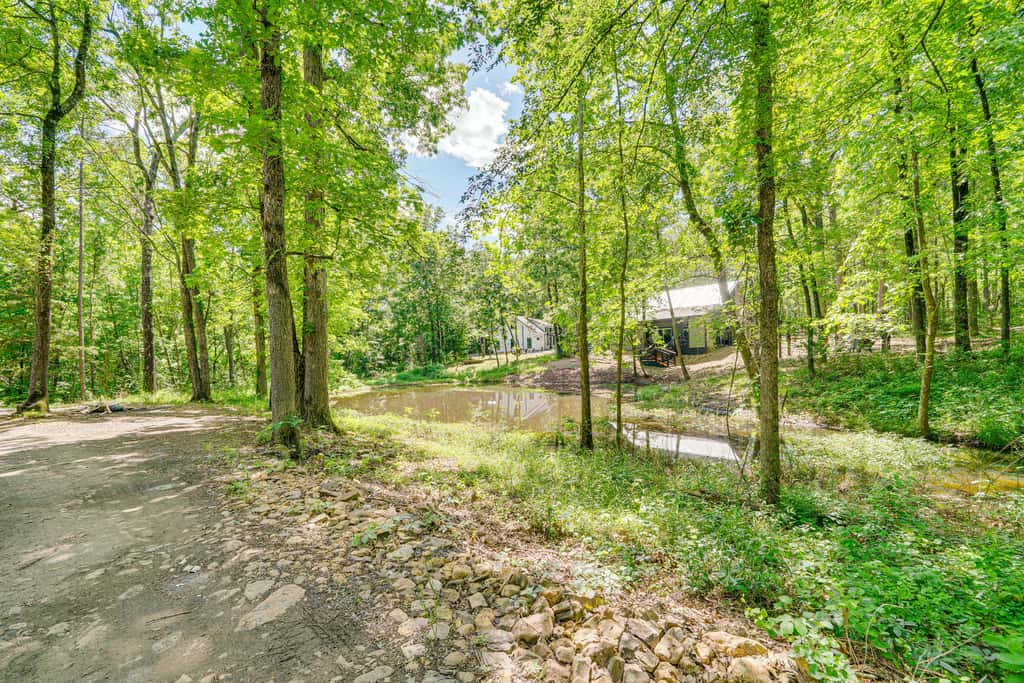 Private Hot Tub: Luxe Cabin in Broken Bow!