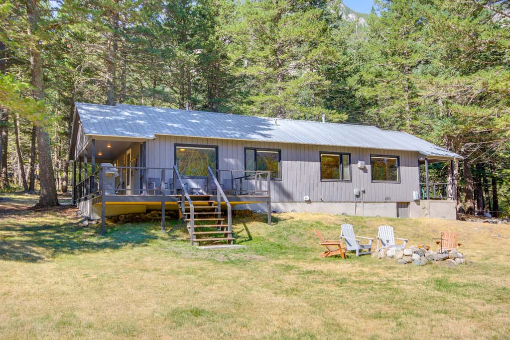 Contact Mountain Hideaway w/ Views & Porches!