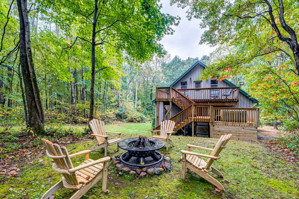 Hot Tub Haven 10 Mi to Hocking Hills
