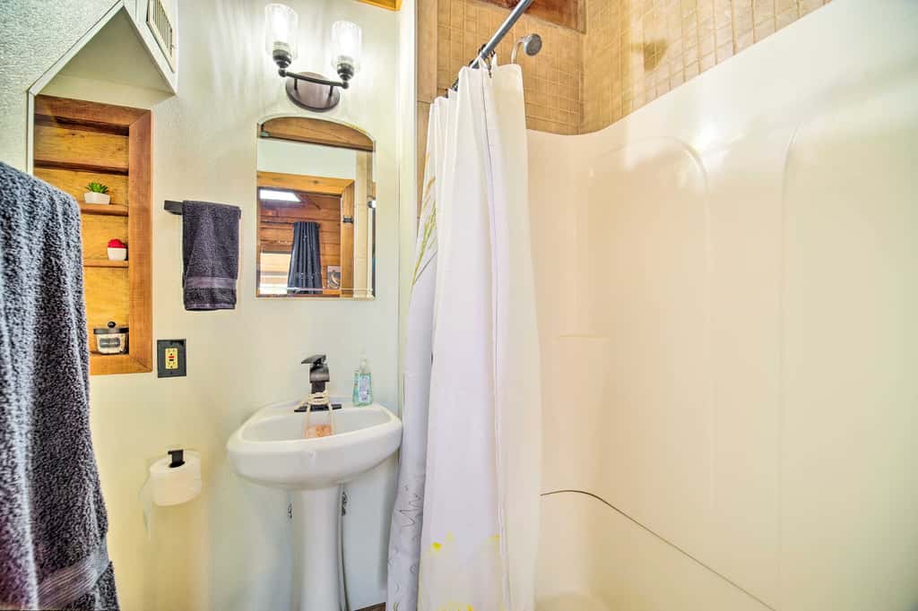 Okeechobee Cabin in Waterfront Community w/ Dock!