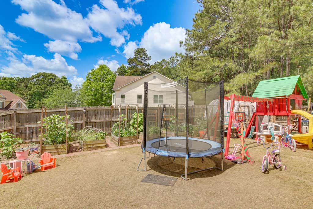 Families Welcome! Spacious Loganville Gem w/ Yard