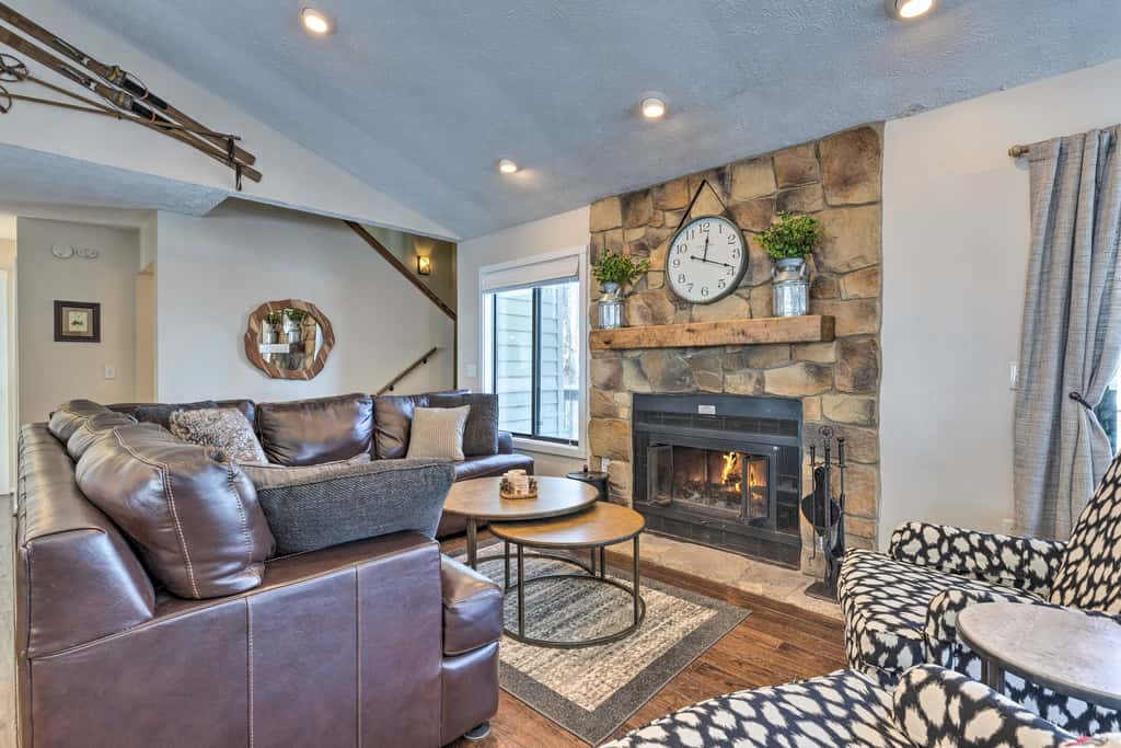 Bright Wintergreen Resort Home; Deck & Grill!