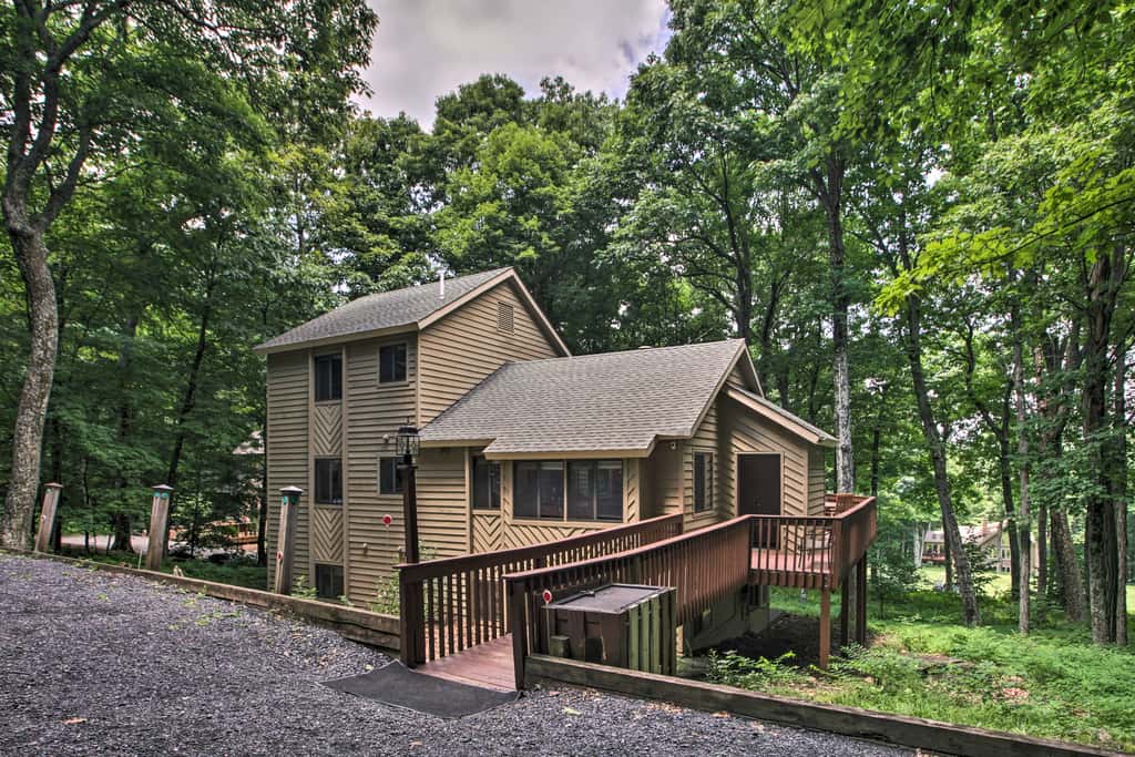 Bright Wintergreen Resort Home; Deck & Grill!