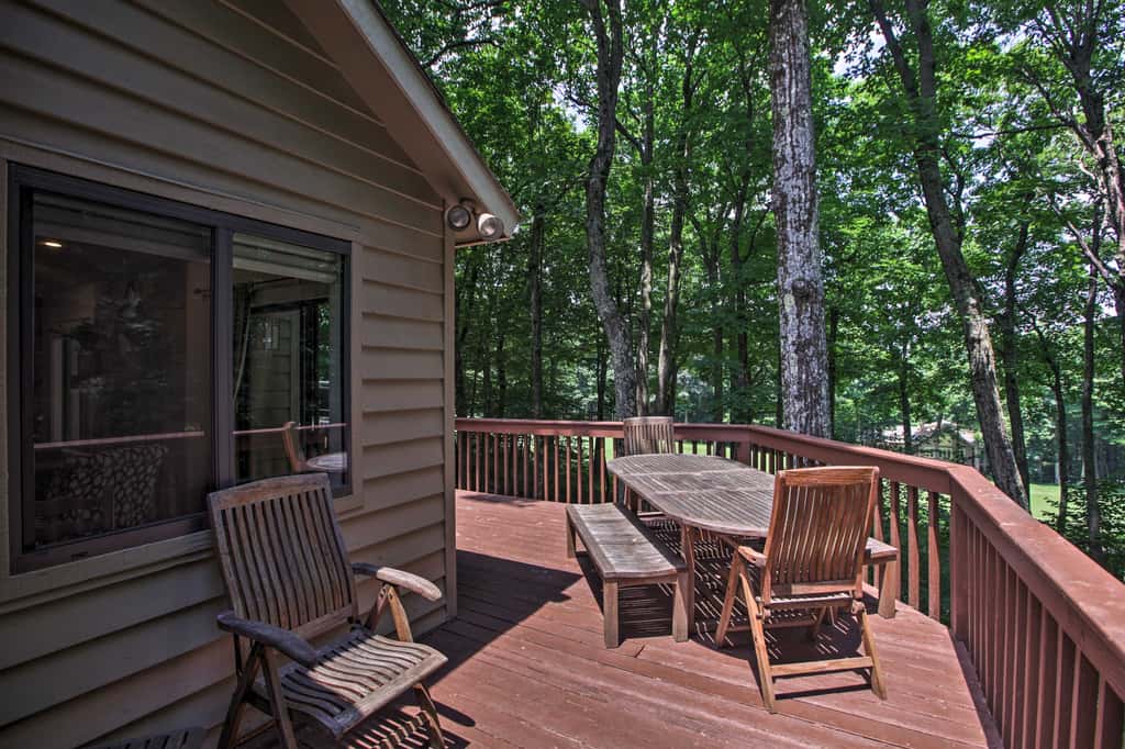 Bright Wintergreen Resort Home; Deck & Grill!