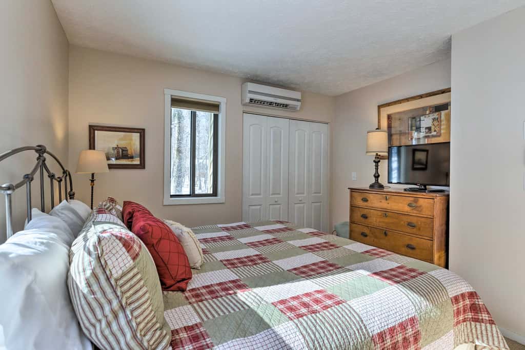 Bright Wintergreen Resort Home; Deck & Grill!