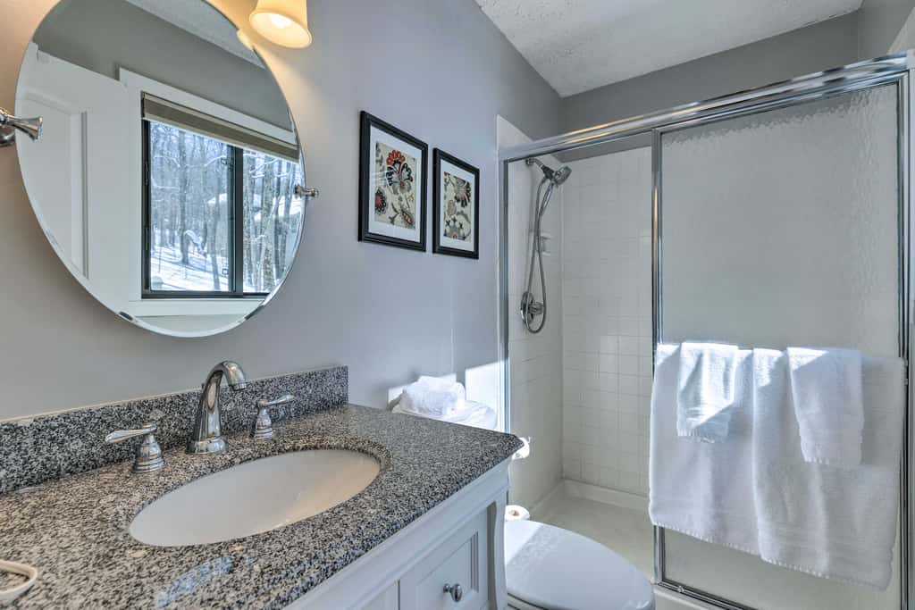 Bright Wintergreen Resort Home; Deck & Grill!
