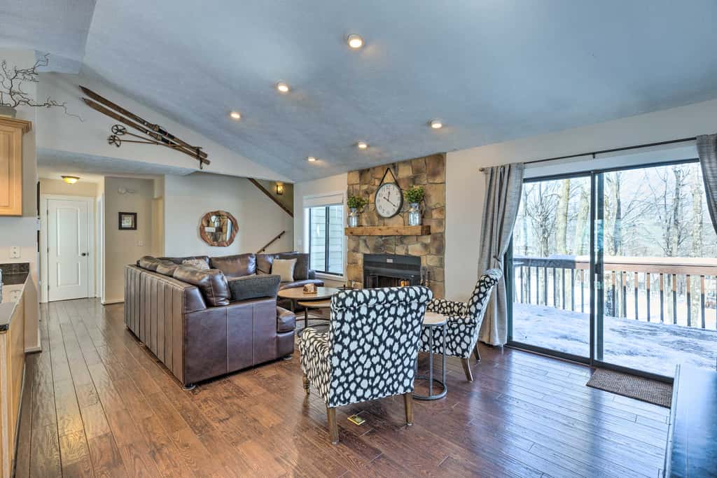 Bright Wintergreen Resort Home; Deck & Grill!