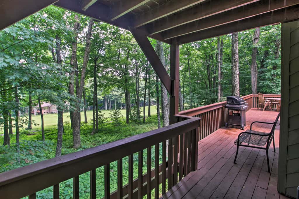 Bright Wintergreen Resort Home; Deck & Grill!