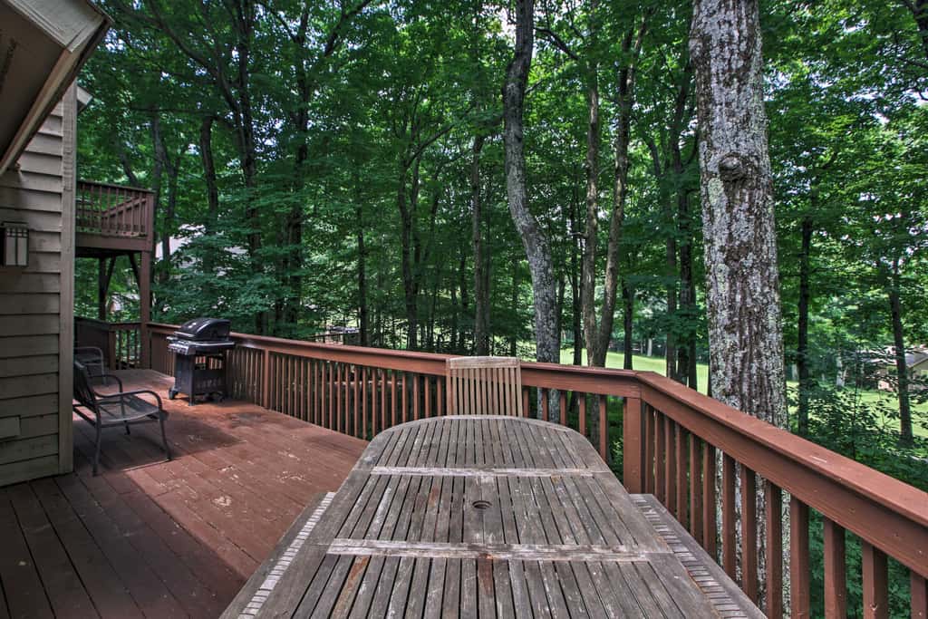 Bright Wintergreen Resort Home; Deck & Grill!