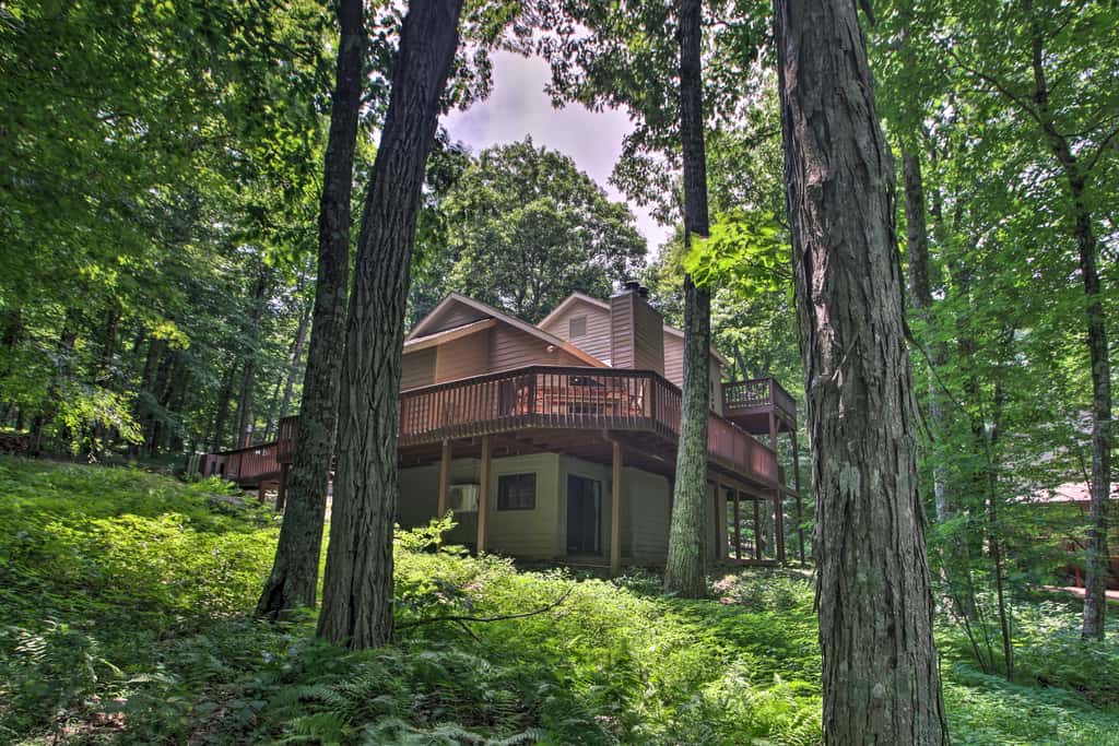 Bright Wintergreen Resort Home; Deck & Grill!