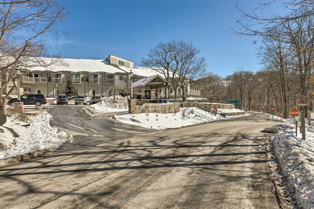 Bright Wintergreen Resort Home; Deck & Grill!