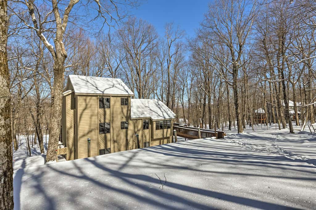 Bright Wintergreen Resort Home; Deck & Grill!