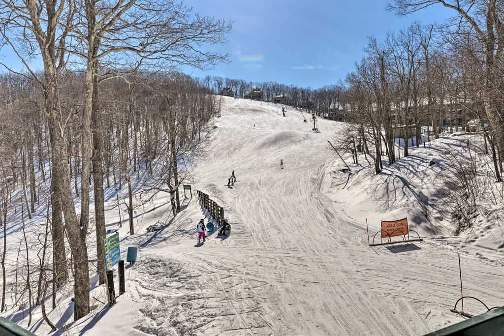 Bright Wintergreen Resort Home; Deck & Grill!