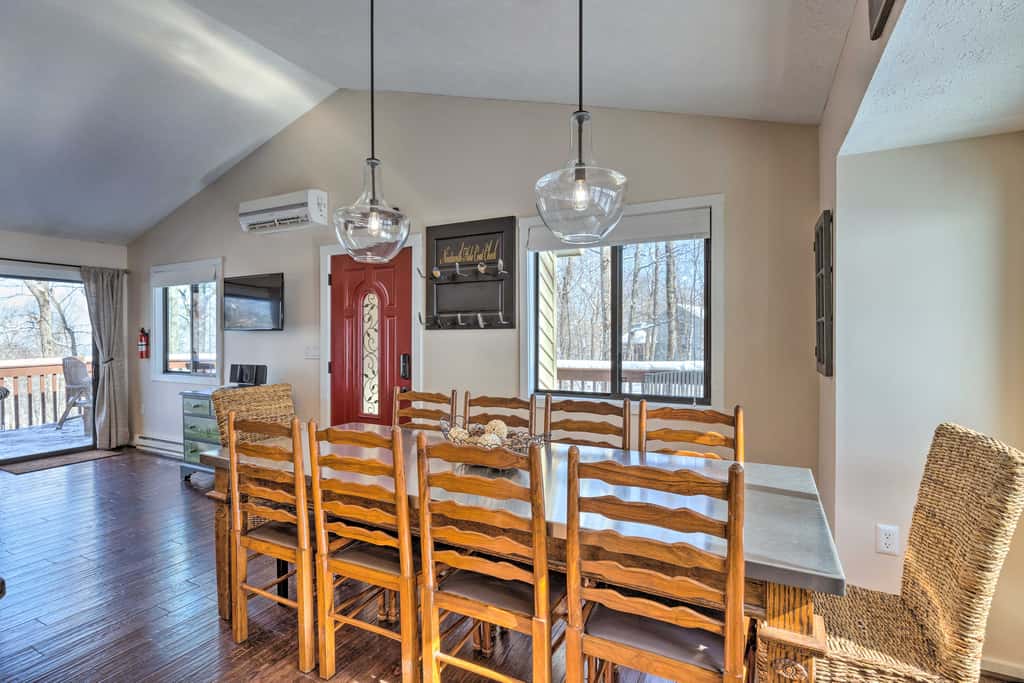 Bright Wintergreen Resort Home; Deck & Grill!