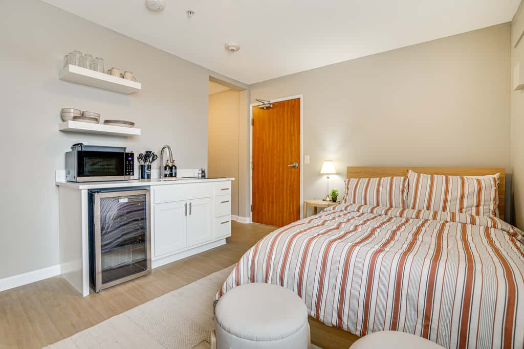 Convenient Studio Stay: Easy Access to Twin Cities