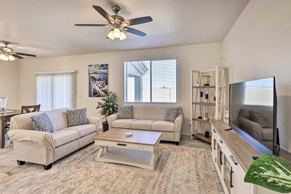 Modern Kingman Vacation Rental, 5 Mi to Dtwn!