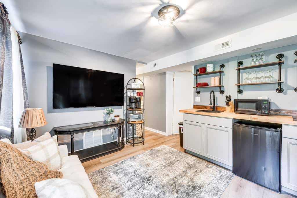 Lakefront Guest Suite Near Richmond