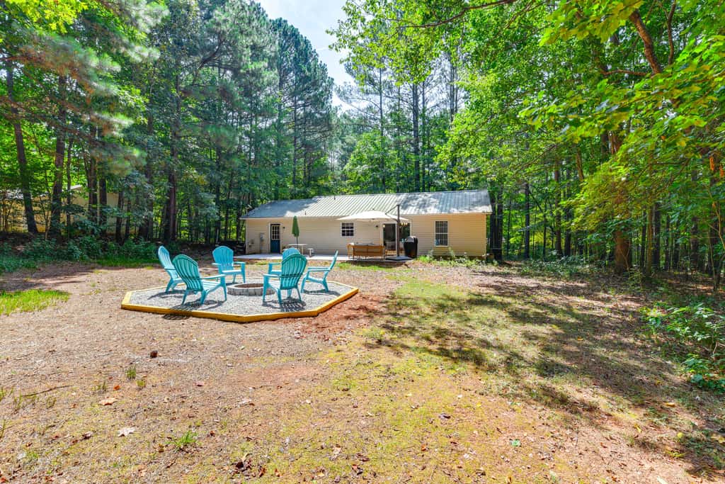 Mooresville Retreat w/ Patio, 1 Mi to Lake Norman!