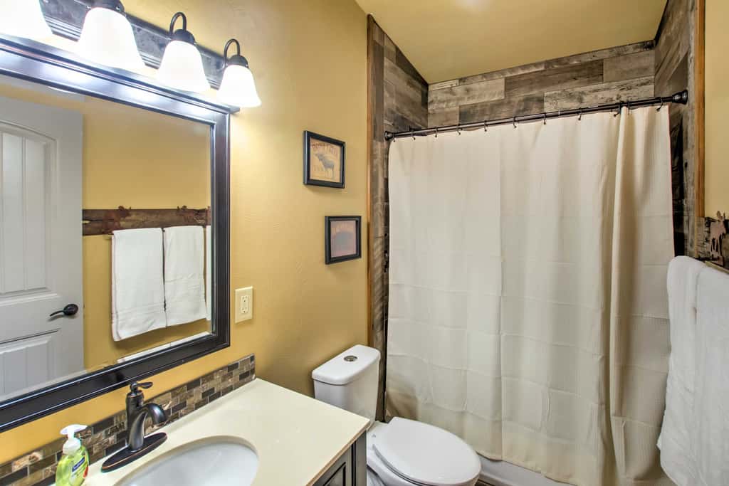 Lovely Livingston Loft w/ Mountain & River Views!