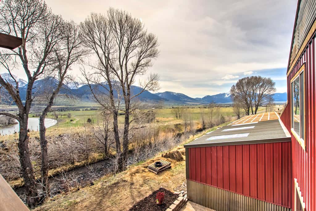 Lovely Livingston Loft w/ Mountain & River Views!