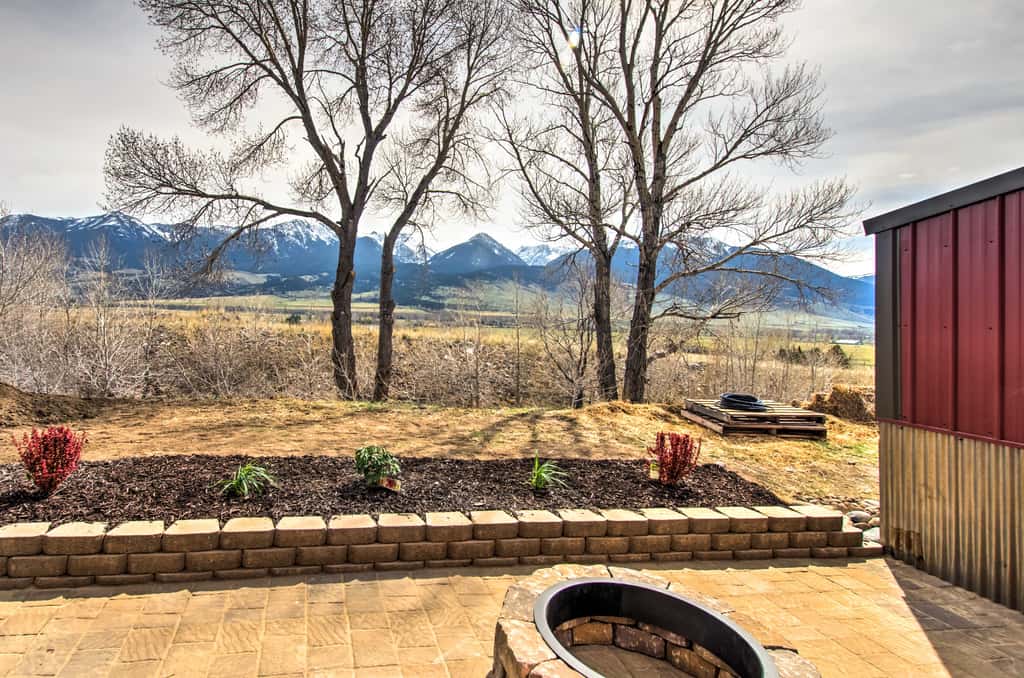 Lovely Livingston Loft w/ Mountain & River Views!