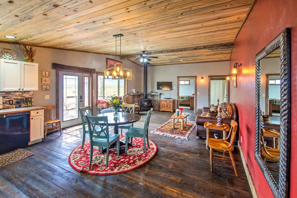 Lovely Livingston Loft w/ Mountain & River Views!