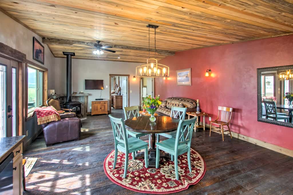 Lovely Livingston Loft w/ Mountain & River Views!