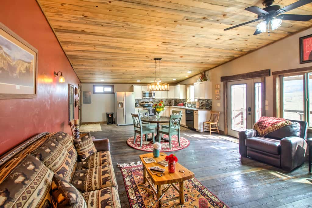 Lovely Livingston Loft w/ Mountain & River Views!