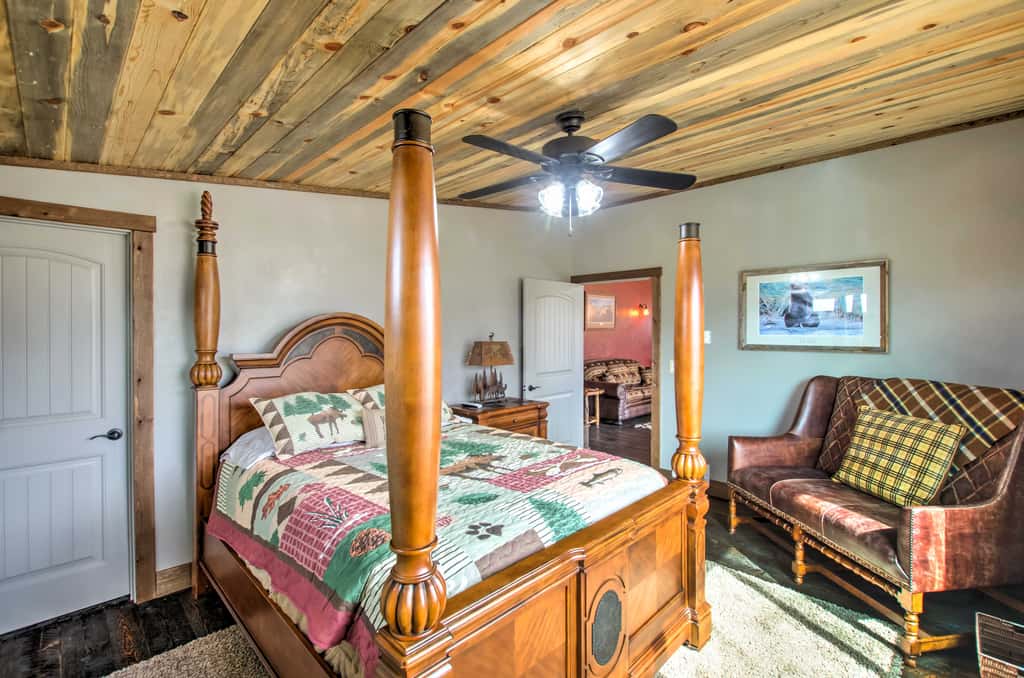 Lovely Livingston Loft w/ Mountain & River Views!