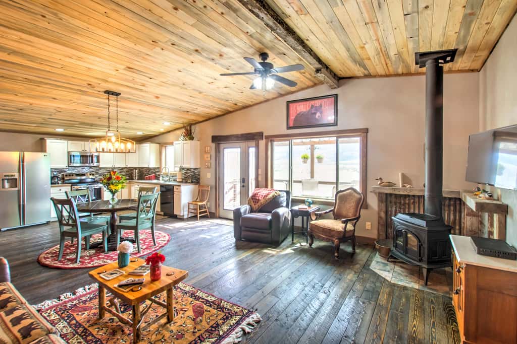 Lovely Livingston Loft w/ Mountain & River Views!