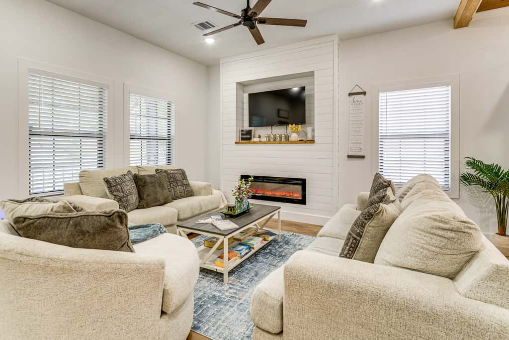 1 Mi to Dtwn Brenham! 'The Bell & Bloom Cottage'