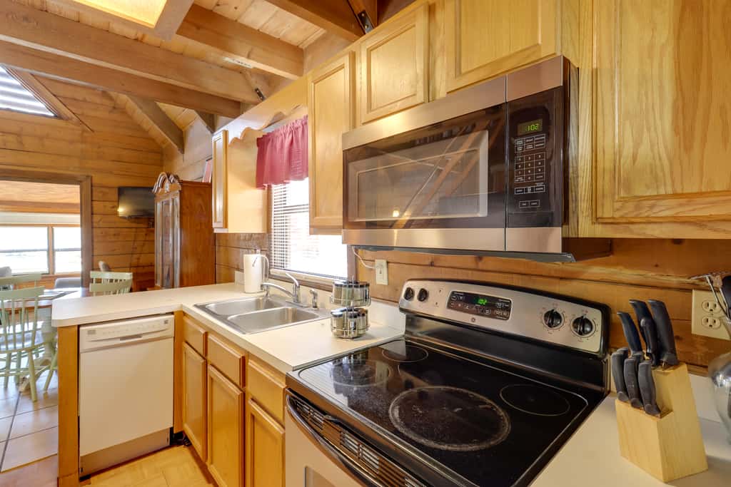Cabin w/ Boat Launch & Pool Access in Okeechobee