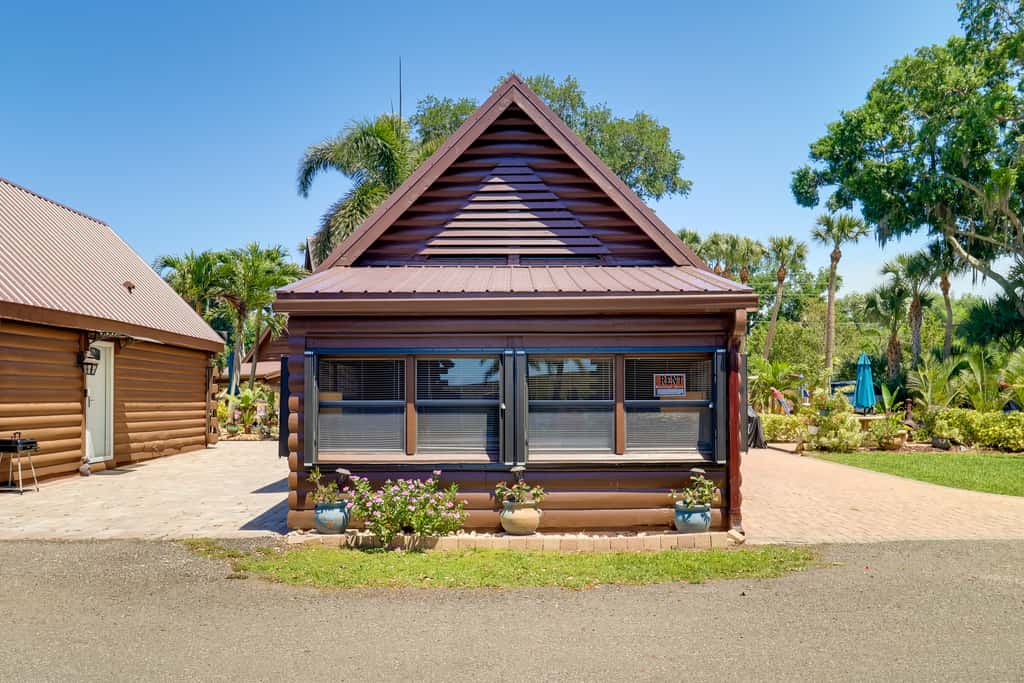 Cabin w/ Boat Launch & Pool Access in Okeechobee