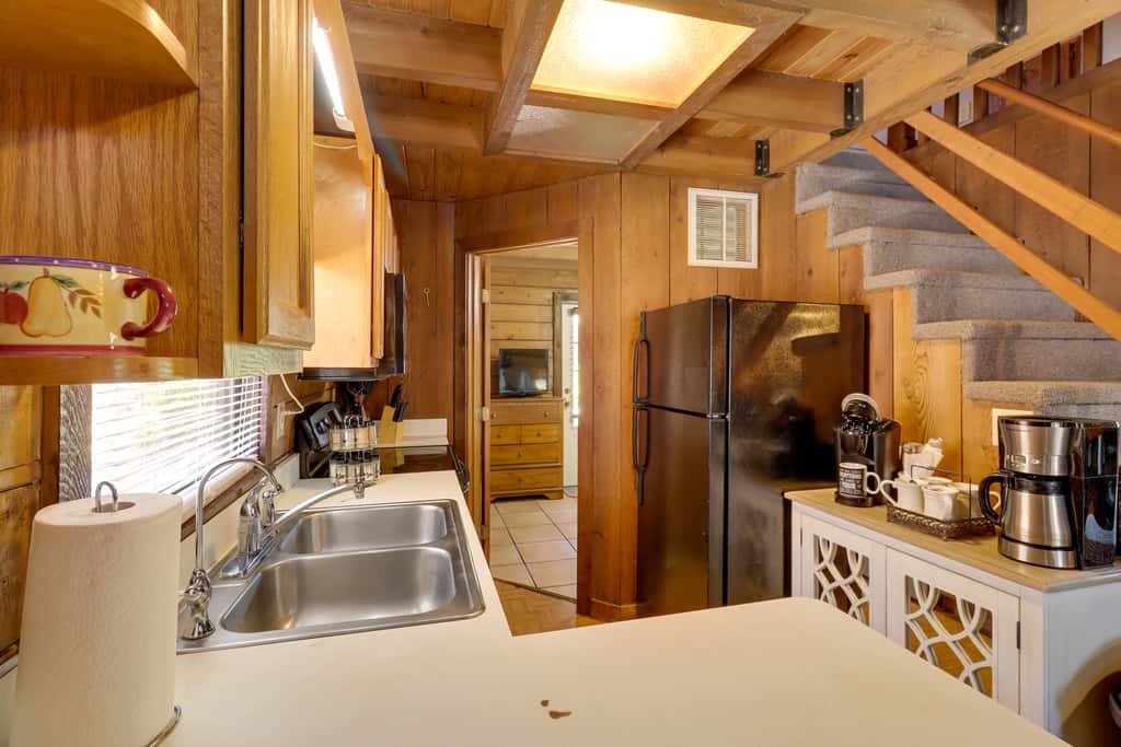 Cabin w/ Boat Launch & Pool Access in Okeechobee