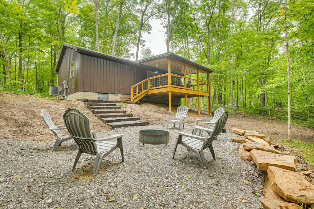 7 Mi to Hocking Hills State Park: Family Home!