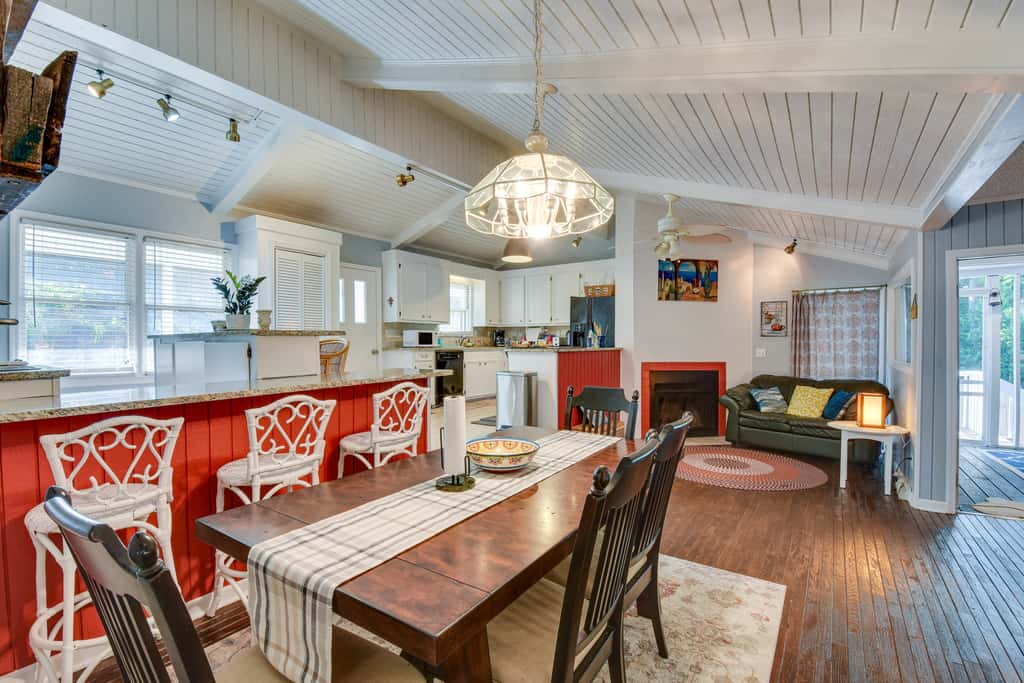 Waterfront Lake Hartwell Vacation Rental w/ Dock!