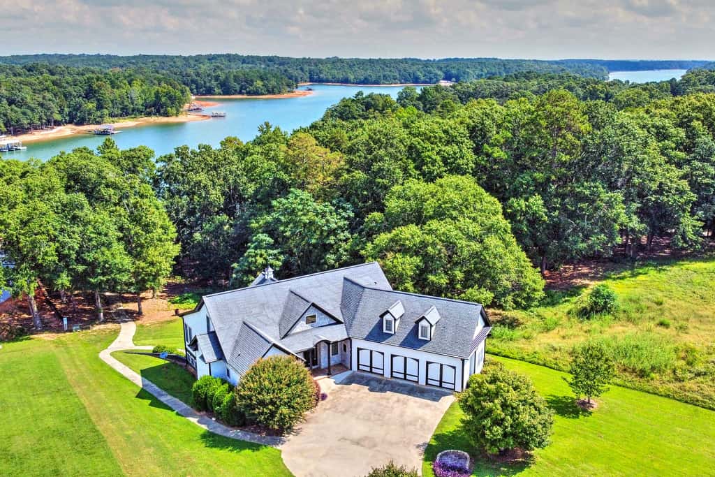 Upscale Family Home w/ Dock on Lake Hartwell!