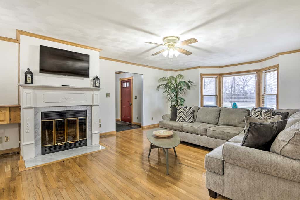 Nature’s Haven Farmhouse in Pickerington w/ Deck