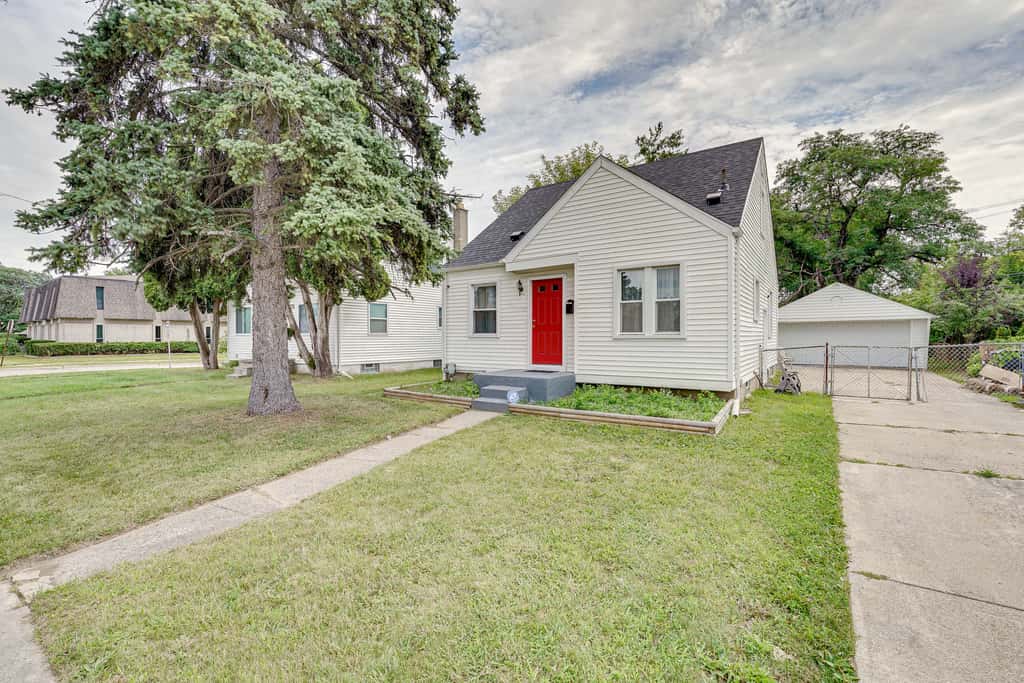 Pet-Friendly Southfield House w/ Ping-Pong Table!