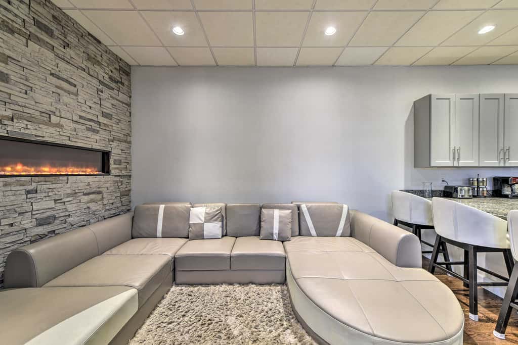 Pet-Friendly Apartment, 6 Miles to Downtown