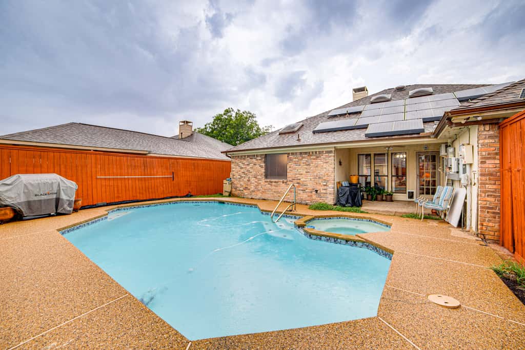 Pet-Friendly Home w/ Pool - 8 Mi to Central Plano!