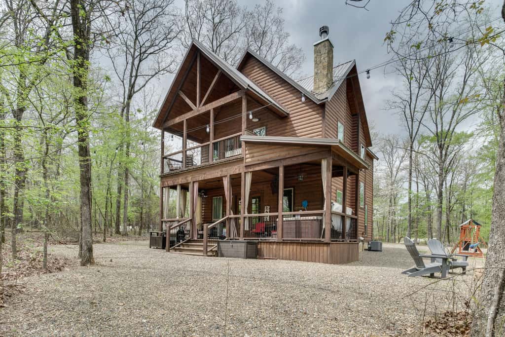 Hot Tub & Fire Pit: Spacious Broken Bow Cabin