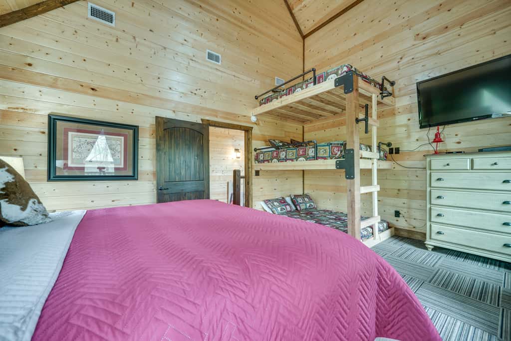 Hot Tub & Fire Pit: Spacious Broken Bow Cabin
