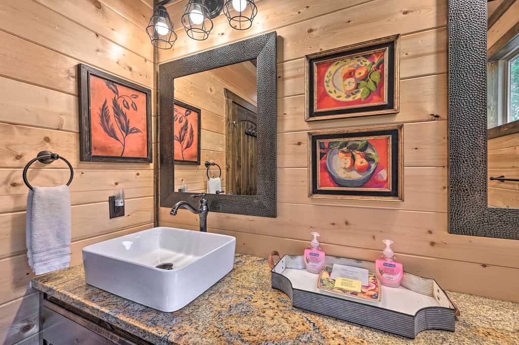 Hot Tub & Fire Pit: Spacious Broken Bow Cabin