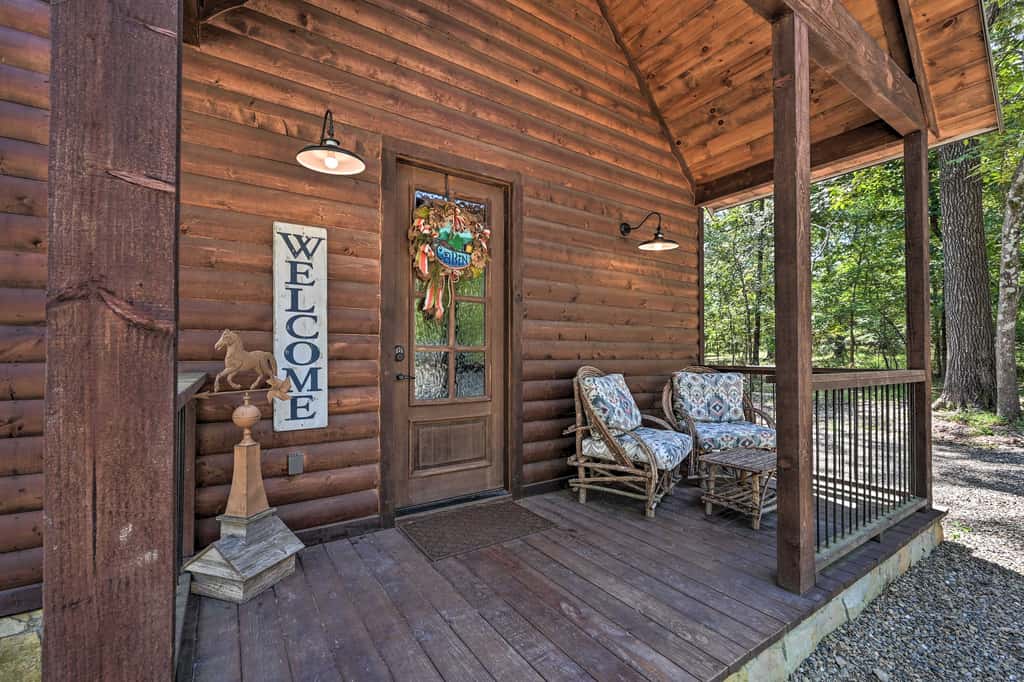 Hot Tub & Fire Pit: Spacious Broken Bow Cabin